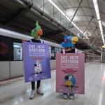 Algunas estaciones de metro han sido testigos en la mañana de hoy de una nueva acción enmarcada dentro de la campaña ‘No molestar’.