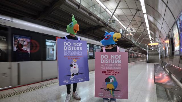 Algunas estaciones de metro han sido testigos en la mañana de hoy de una nueva acción enmarcada dentro de la campaña ‘No molestar’ | Metro Bilbaoi Algunas estaciones de metro han sido testigos en la mañana de hoy de una nueva acción enmarcada dentro de la campaña ‘No molestar’.