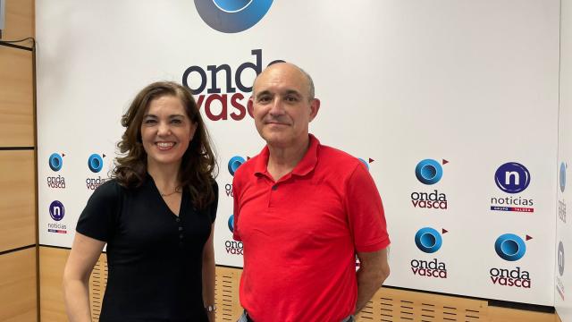 Los farmacéuticos Juan del Arco y Leire Azkona
