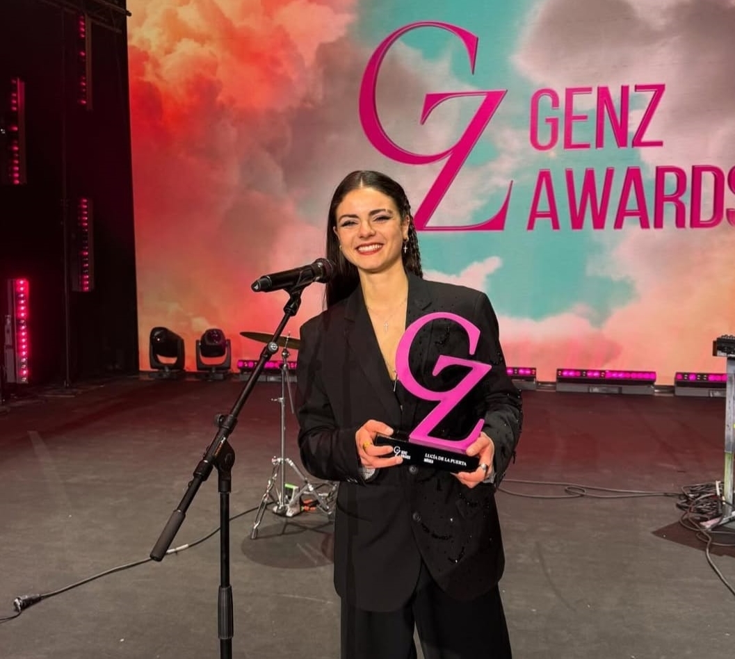 Lucía de la Puerta recoge su premio en los GenZ Awards