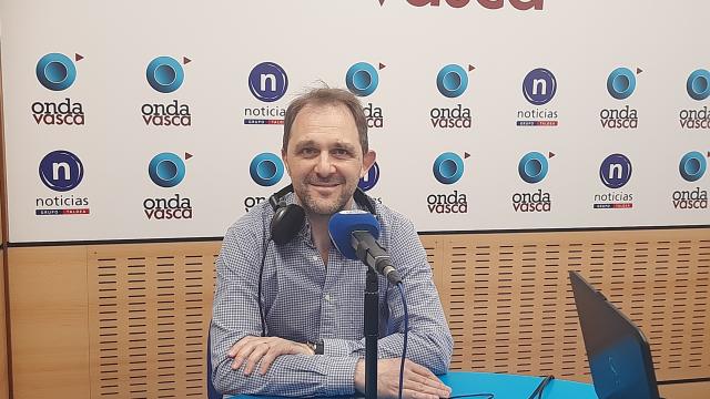 Luis de la Herrán, en el estudio de Onda Vasca