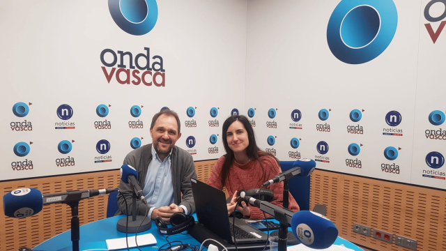 Luis de la Herrán con Iranzu Calvo en los estudios de ONDA VASCA