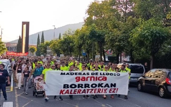 Una de las movilizaciones de los trabajadores de Maderas de Llodio. ELA