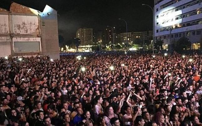 Imagen de archivo de uno de los conciertos multitudinarios de las fiestas del Carmen en Santurtzi | Deia