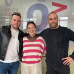 Manuel Castillo y Jon Peña (músicos) con Ewa Murillo