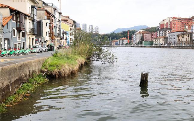 En imágenes: Las mareas vivas desbordan mínimamente en algún punto de la ría de Bilbao Pankra Nieto
