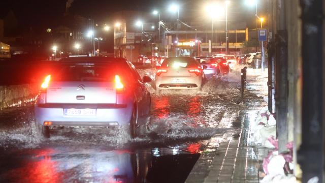 La ría se desborda en Bilbao debido a las pleamares "históricas" BORJA GUERRERO