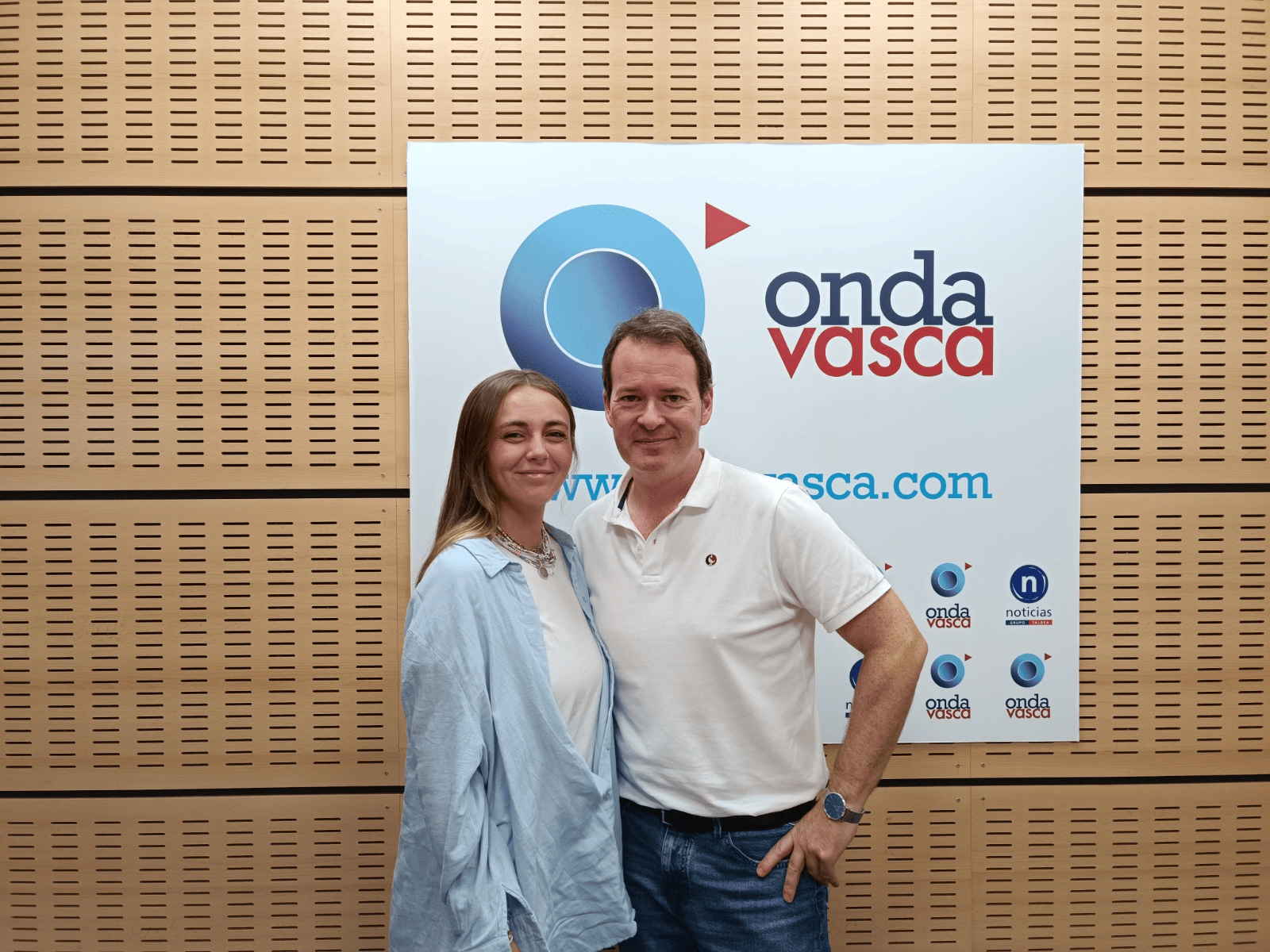 María Galán con Txema Gutiérrez en los estudios de ONDA VASCA