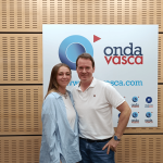 María Galán con Txema Gutiérrez en los estudios de ONDA VASCA