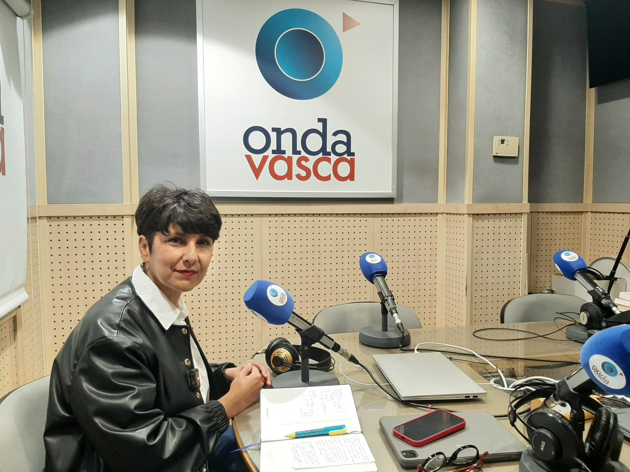 Maribel Vaquero en los estudios de ONDA VASCA