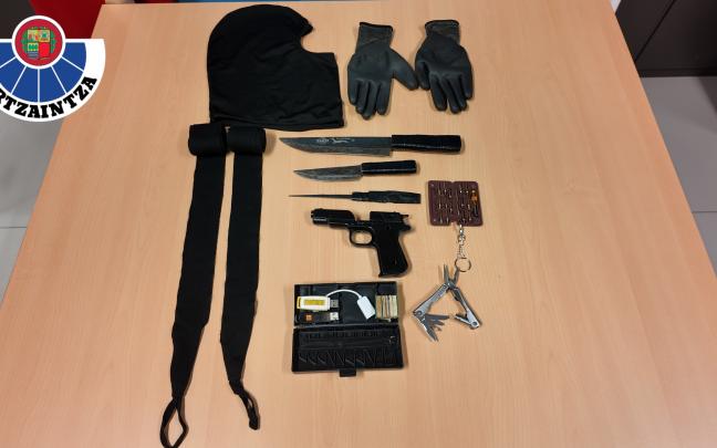 Material incautado al joven detenido en Agurain. DEPARTAMENTO DE SEGURIDAD