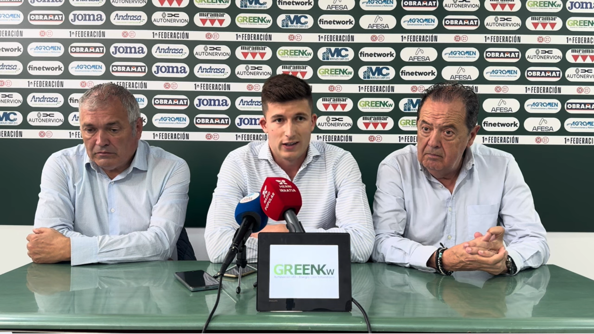 Matías Lizarazu durante su acto de presentacion 