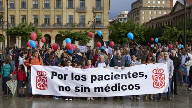 Manifestación convocada por el Sindicato Médico de Navarra (SMN) para reclamar al Gobierno una negociación sobre mejoras retributivas y de gestión para el colectivo. Unai Beroiz