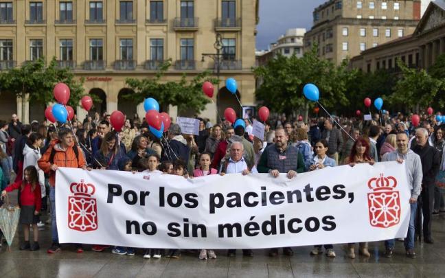 Manifestación convocada por el Sindicato Médico de Navarra (SMN) para reclamar al Gobierno una negociación sobre mejoras retributivas y de gestión para el colectivo. Unai Beroiz