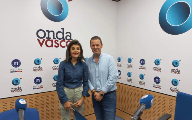 Nerea Melgosa con Txema Gutiérrez en los estudios de ONDA VASCA