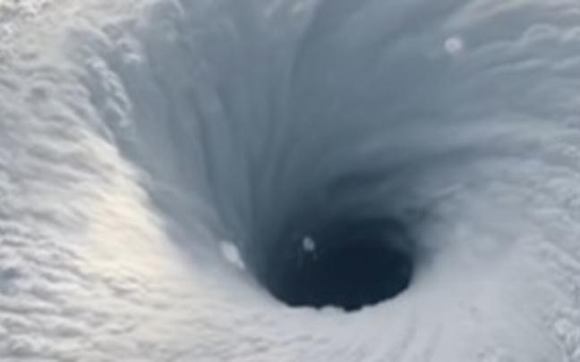 Fotograma del ojo del huracán Melissa creado con Inteligencia Artificial