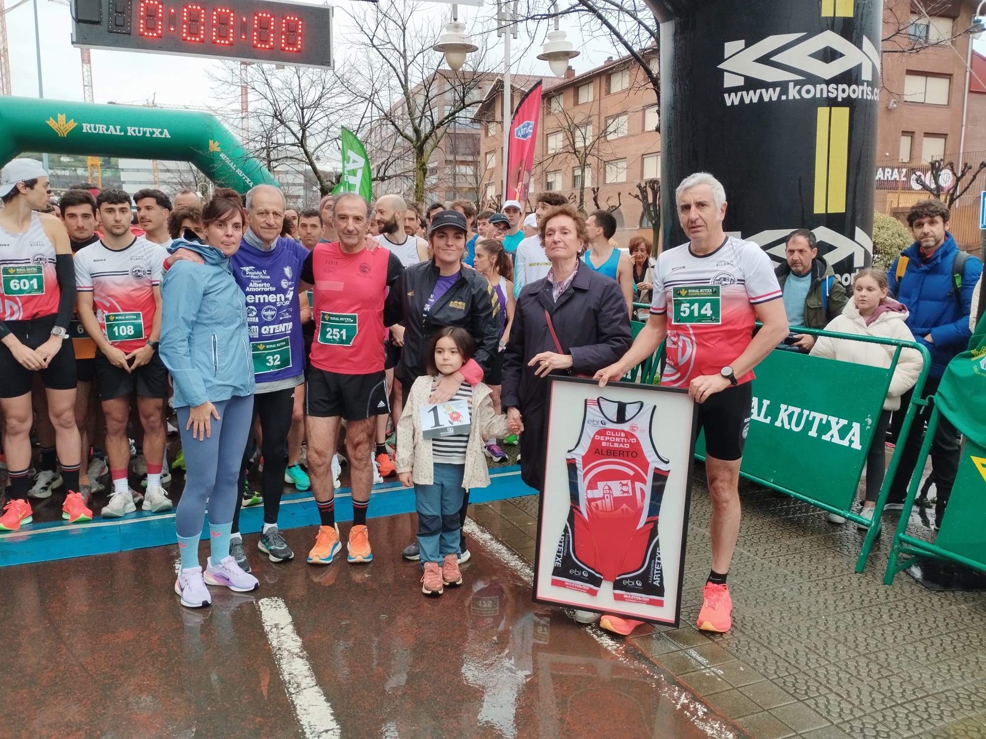 Familiares de Alberto Amorrortu se dieron cita en Deusto para el homenaje