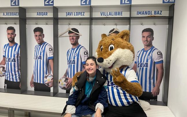 Aficionados del Alavés visitan Mendizorrotza. Foto: Ayuntamiento de Gasteiz