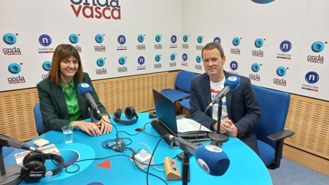 Idoia Mendia en los estudios de ONDA VASCA. 