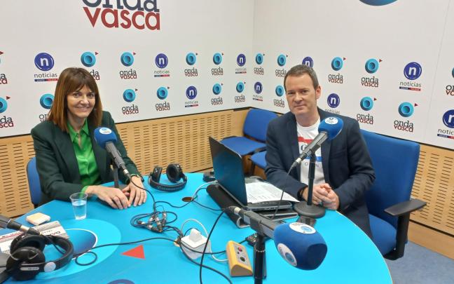 Idoia Mendia en los estudios de ONDA VASCA. 