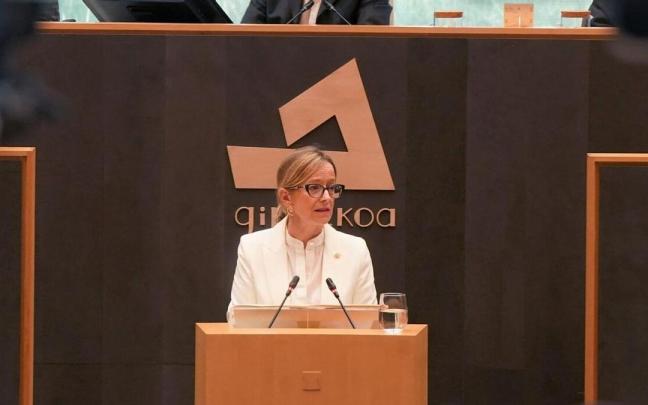 La diputada general de Gipuzkoa, Eider Mendoza, durante su intervención en el pleno de política general. Ruben Plaza