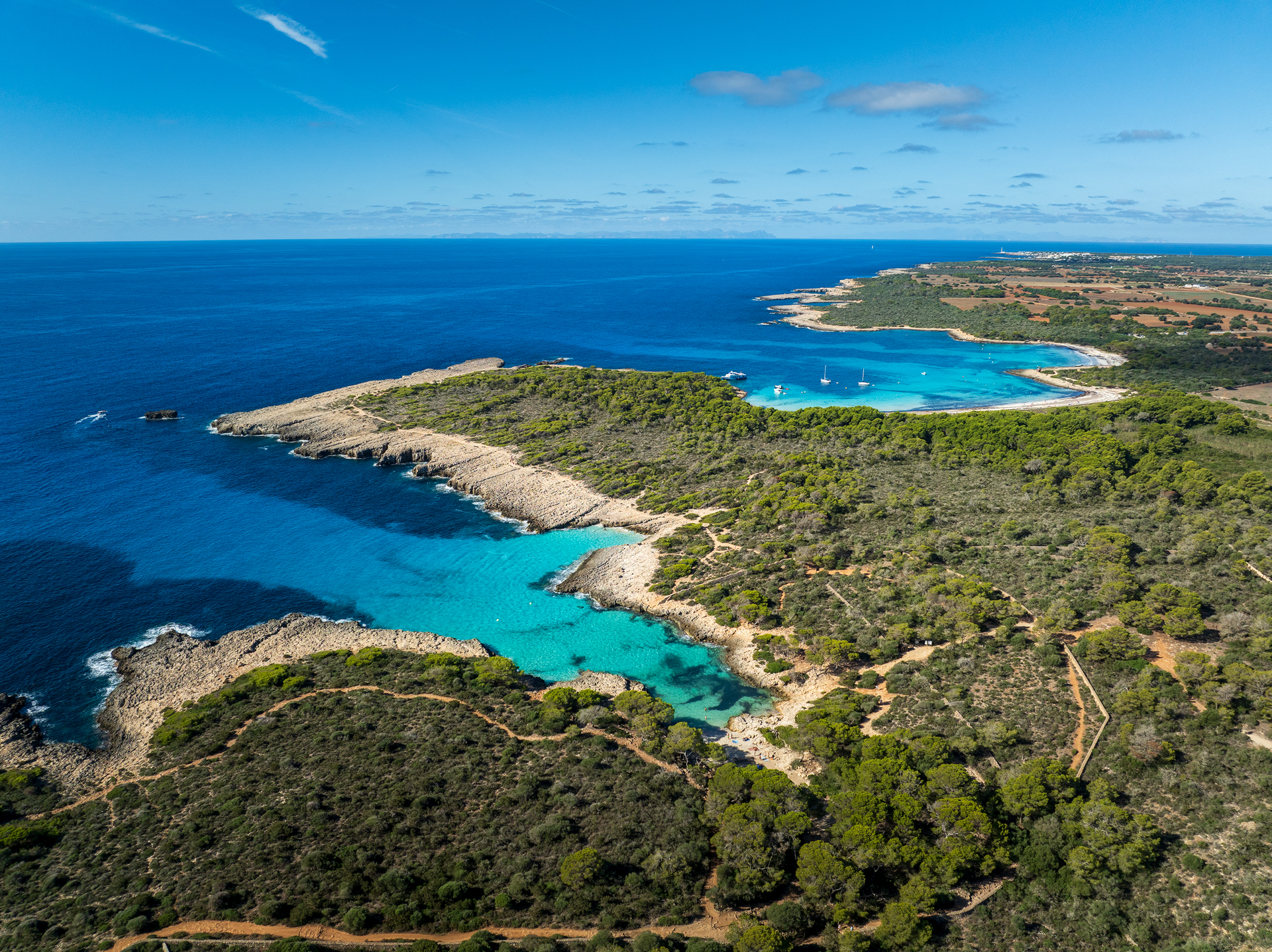 Playas de "Enfocada Son Saura" en Menorca. 