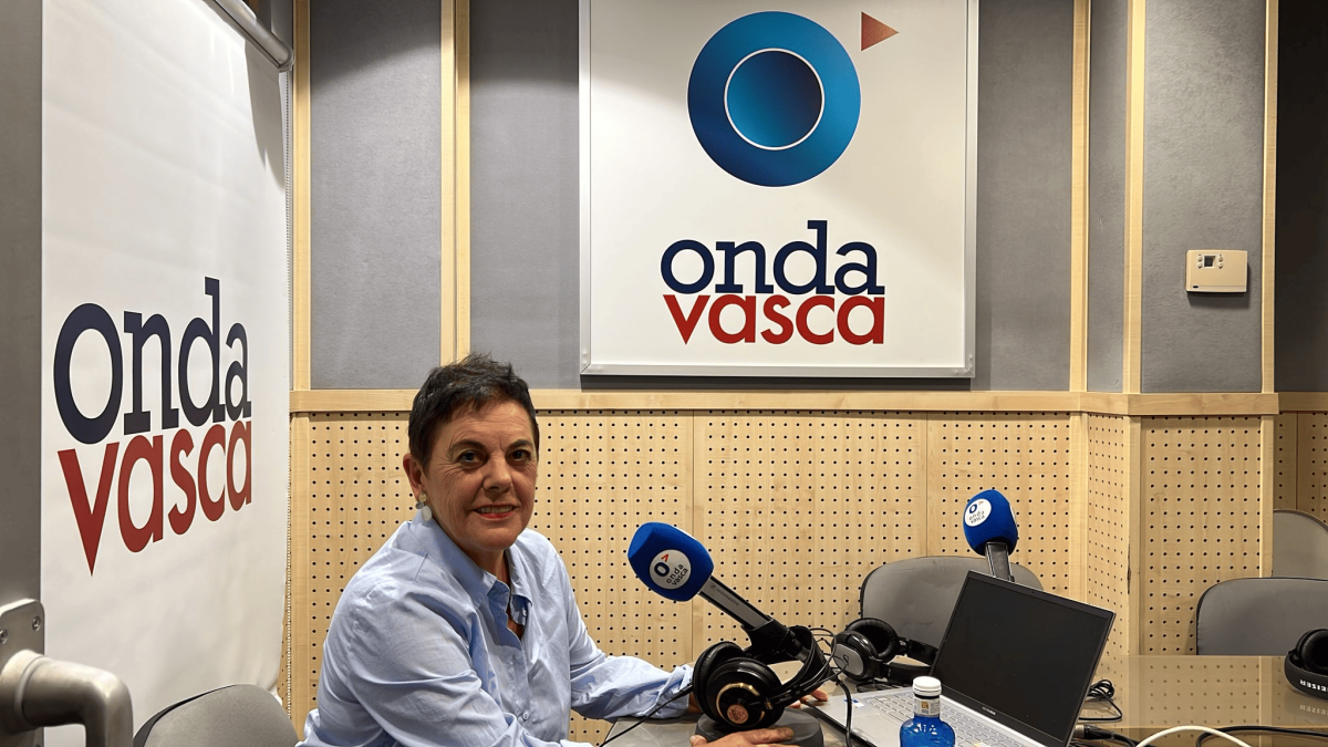 Mertxe Aizpurua en los estudios de ONDA VASCA