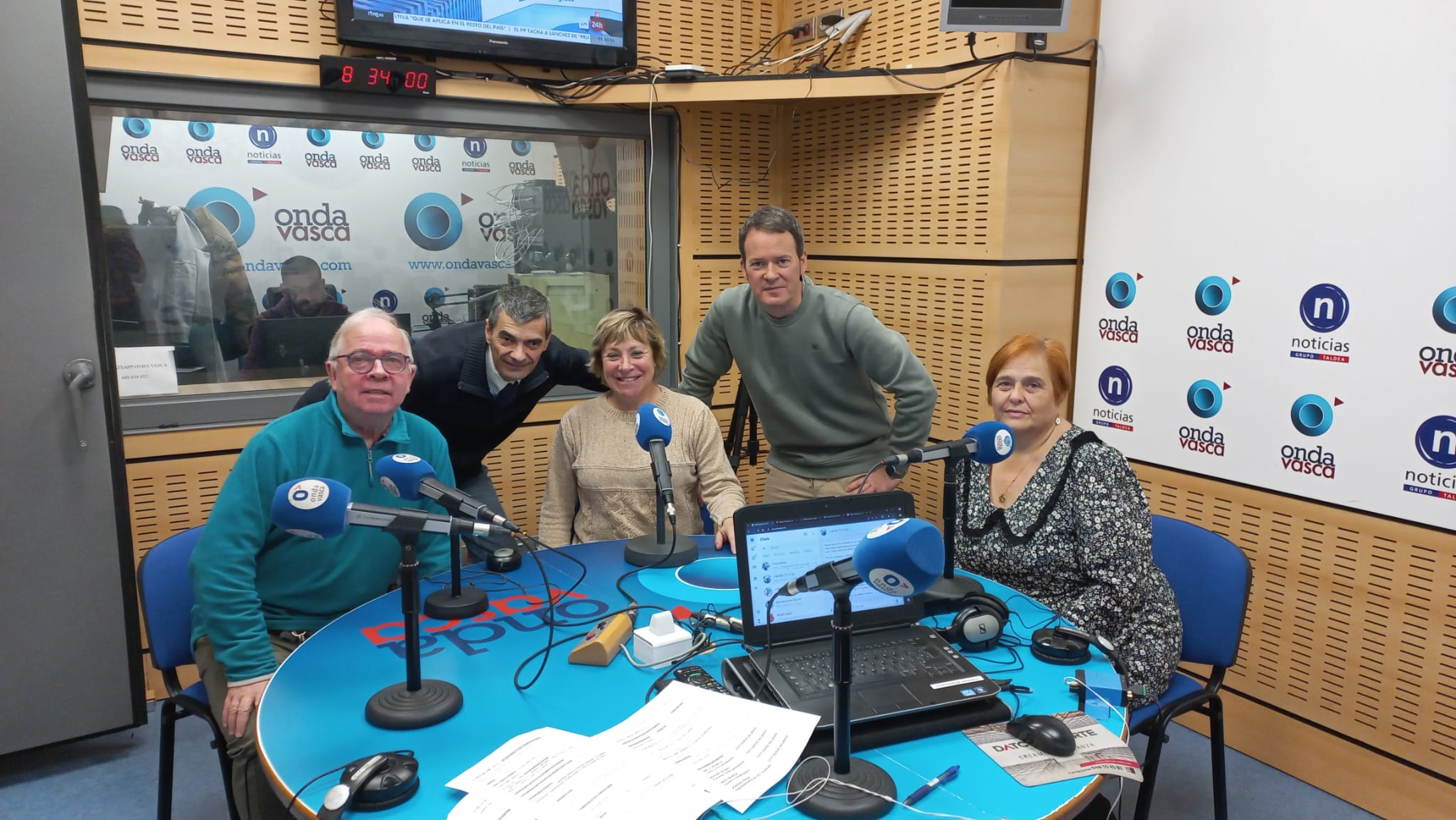 Nekane Bilbao, Karmele Irureta, Iñigo Murga y Joseba Izaga con Txema Gutiérrez en ONDA VASCA