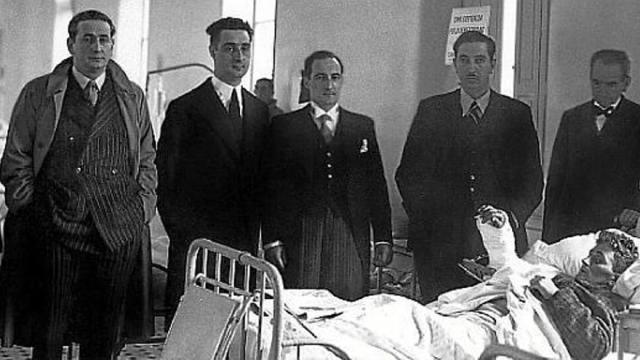 Miembros del Gobierno vasco y el alcalde de Bilbao, visitan a heridos de guerra en el hospital de Basurto
