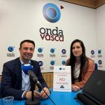 Mikel Torres con Iranzu Calvo en los estudios de ONDA VASCA