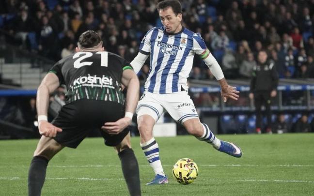 Mikel Oyarzabal volvió a marcar contra el Elche. RUBEN PLAZA