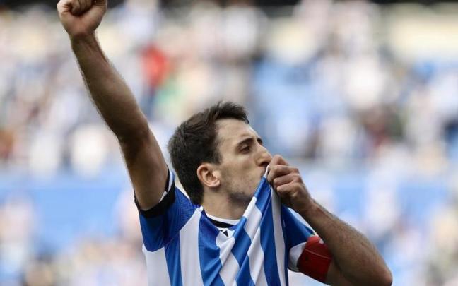 Mikel Oyarzabal, importante baja para el domingo. JAVI COLMENERO