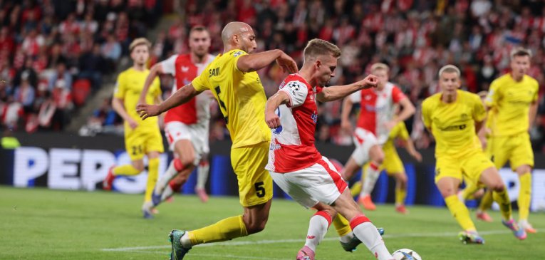 En imagen una jugada del partido jugado por los checos contra el Bodo Glimt noruego dentro de esta Champions. / SLAVIA PRAHA