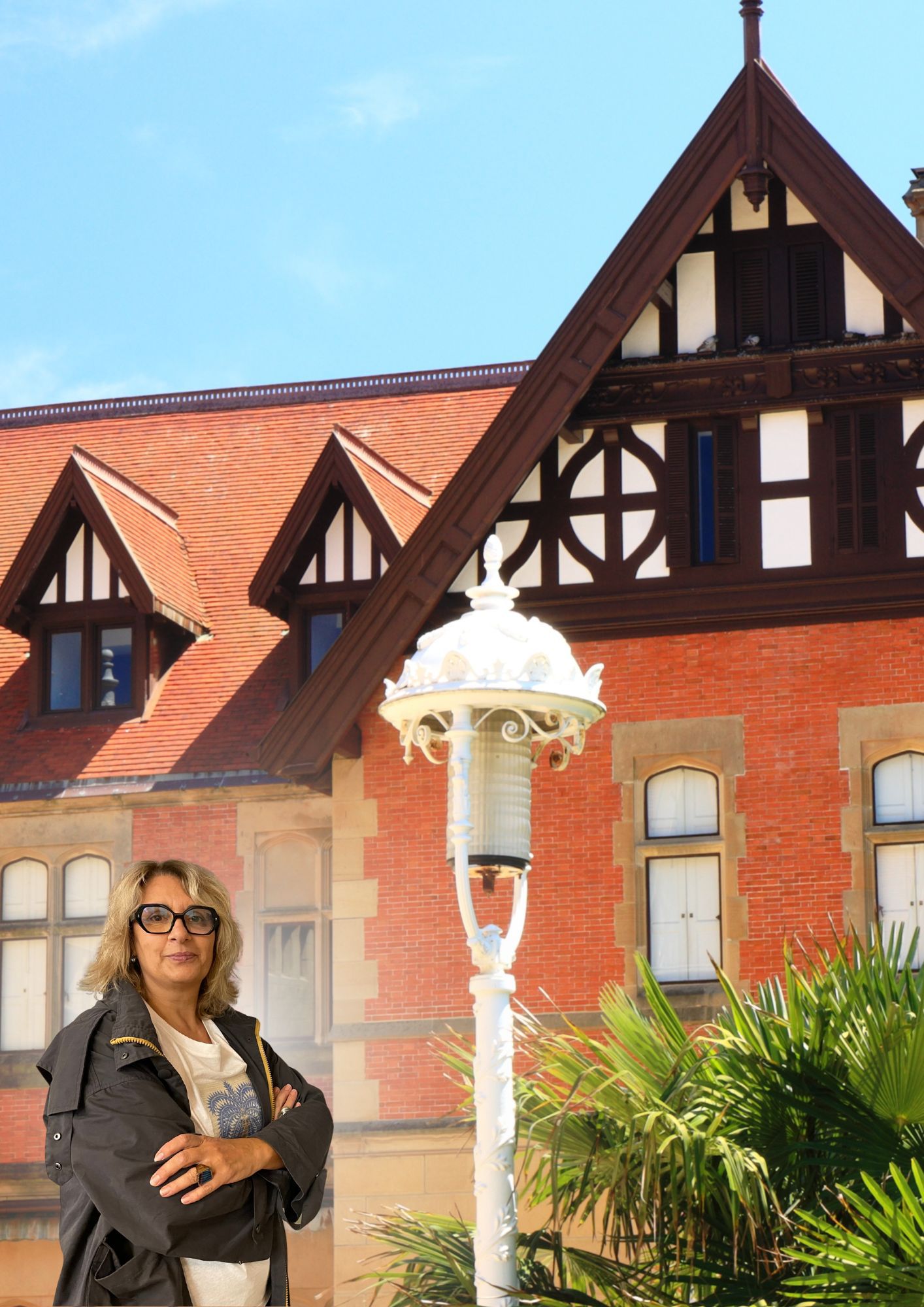 La experta en interiorismo Banca Luango frente al Palacio Miramar de Donostia