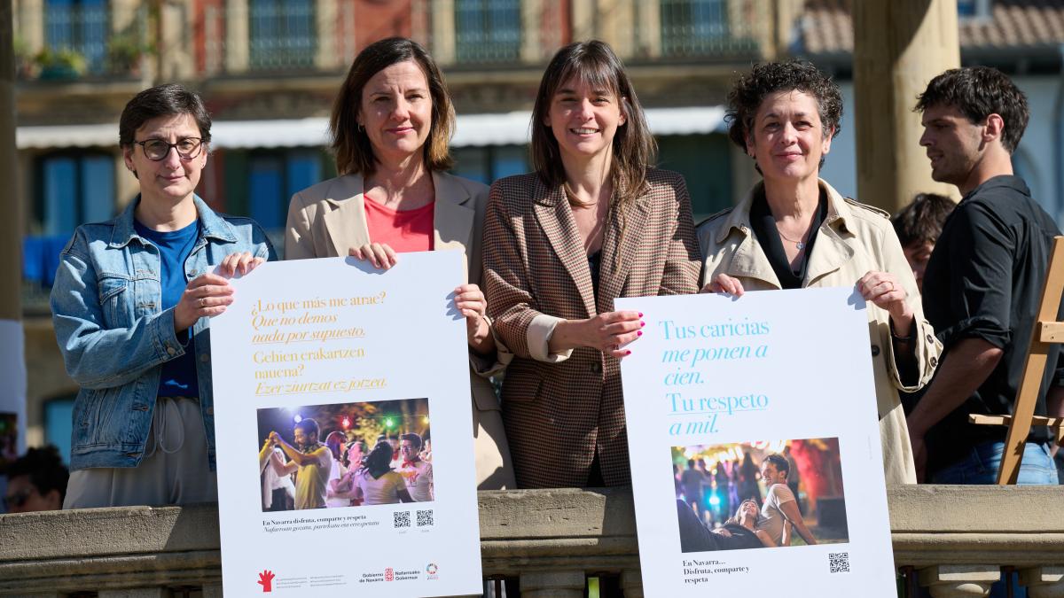 Representantes institucionales durante la campaña de este verano para prevenir las agresiones machistas en fiestas. Foto: Gobierno de Navarra