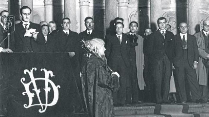 Momento en que el lehendakari Aguirre jura el cargo