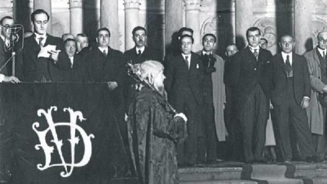 Momento en que el lehendakari Aguirre jura el cargo