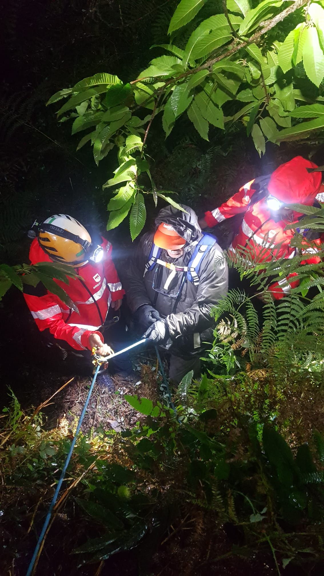 Momento del rescate del excursionista. BOMBEROS EUSKADI X