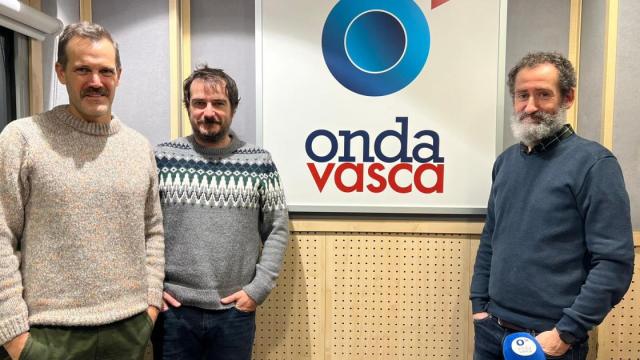Imagen de archivo de varios miembros de Moriarti Produkzioak en el estudio de Onda Vasca
