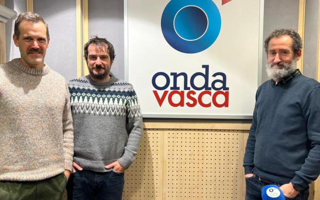 Imagen de archivo de varios miembros de Moriarti Produkzioak en el estudio de Onda Vasca