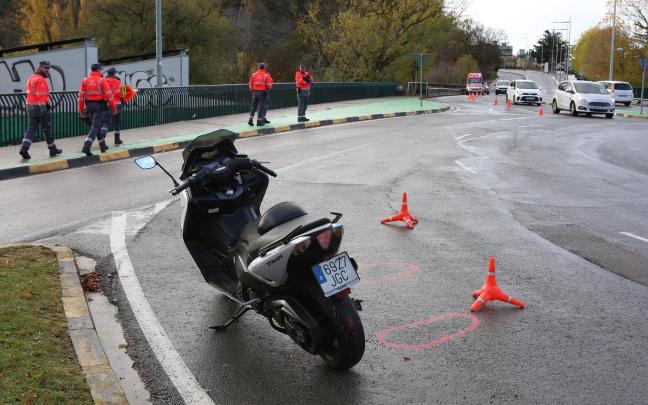 La motocicleta, en el lugar del accidente. Javier Bergasa