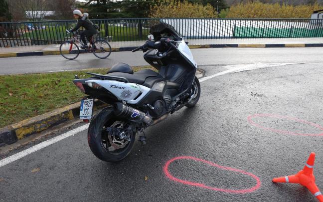 Agentes de Policía Foral, en el lugar del accidente. Javier Bergasa