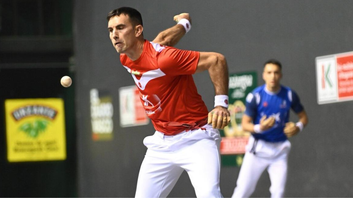 Mikel Urrutikoetxea durante un partido. Foto: PEDRO MARTÍNEZ