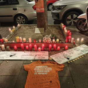 Velas y mensajes por la muerte de Maricarmen. Perfil de X del Sindicato de Inquilinas.