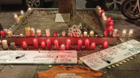 Velas y mensajes por la muerte de Maricarmen. Perfil de X del Sindicato de Inquilinas.