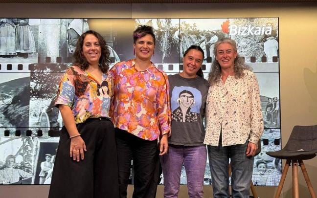 Arantza Atutxa, Nieves Martínez de Morentin, Lorea Momeñe y Amets Ladislao en el homenaje a las mujeres baserritarras de Bizkaia / DIPUTACIÓN DE BIZKAIA