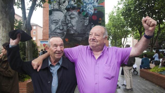 Presentación en 2015 del mural dedicado a las personas mayores de Zaramaga, que ahora se quiere recuperar Jorge Muñoz