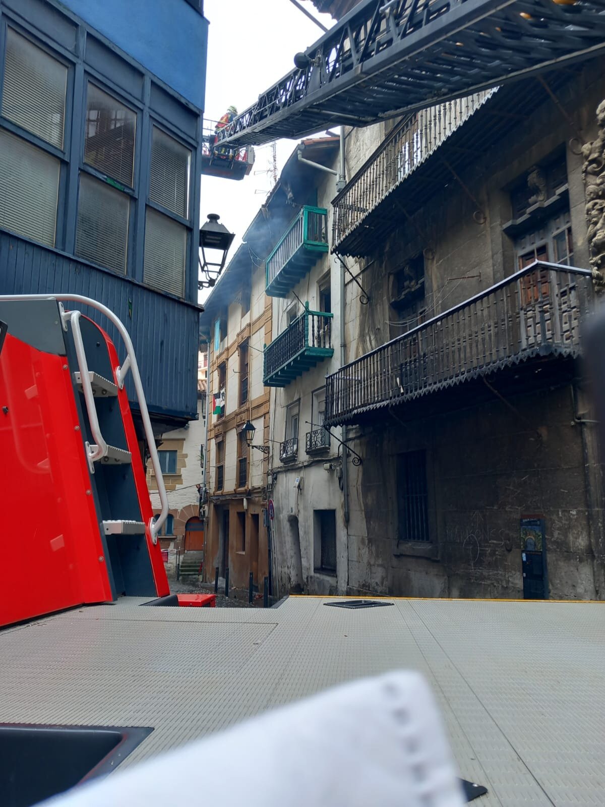 Edificio incendiado de Mutriku. ONDA VASCA