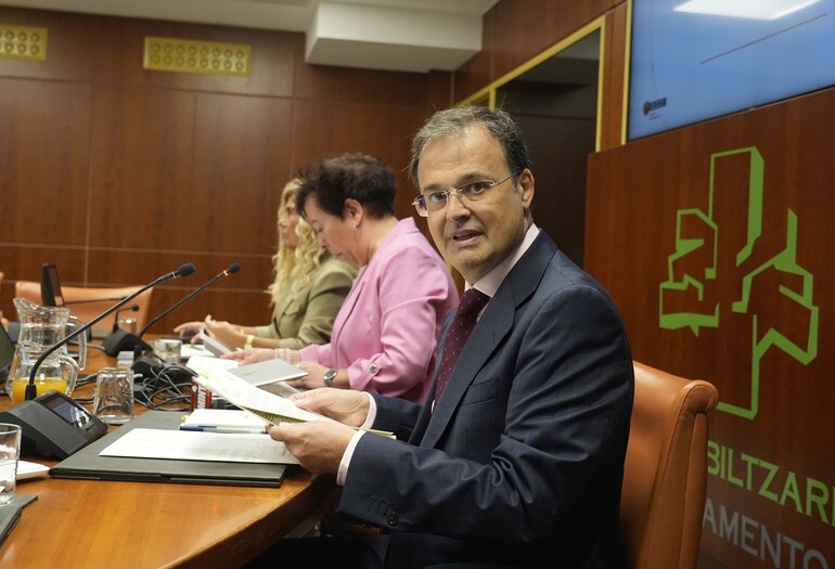 El Consejero de Salud impulsa una reorganización estratégica de Osakidetza para afrontar los retos de la nueva era sanitaria en Euskadi