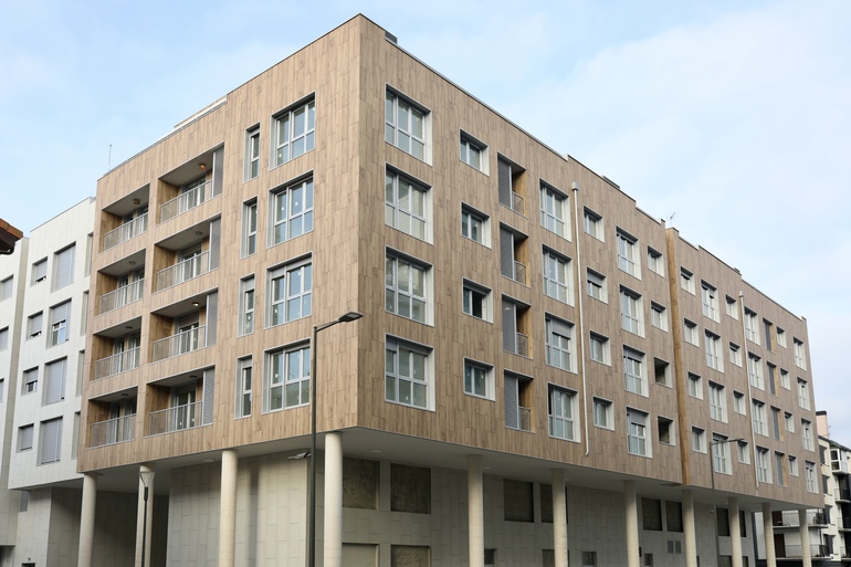 Fachada del edificio que se está construyendo en Txomin Enea, en Donostia